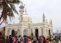 maharashtra govt favours lifting ban on entry of women at haji ali