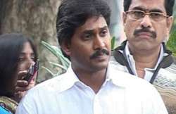 cong warns jagan of discplinary action if yatra resumes