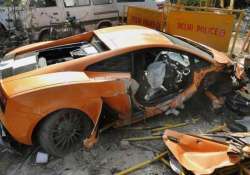 lamborghini rams into road divider driver flees