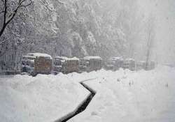 unabated cold wave in kashmir kargil freezes