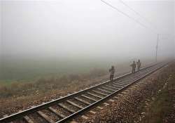 fog delays 48 trains in delhi