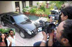 shoaib staying in hotel taj krishna with his family