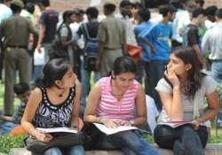 delhi university announces third cutoff list popular courses still open