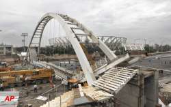 further embarrassment cwg bridge collapses injuring 27