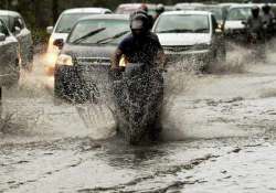 rain lashes delhi waterlogging in several areas