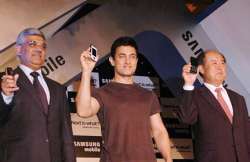 rajasthan man sues aamir khan for endorsing faulty samsung handset