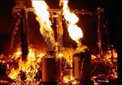 six injured in fire due to cylinder leakage