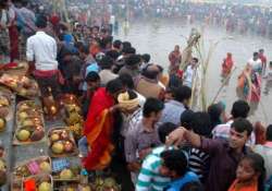 millions pray to rising sun to mark chhath puja