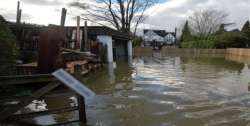 water receding in srinagar lakhs still waiting for help