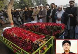 netizens mourn peshawar school tragedy in verse prasoon joshi writes a poem