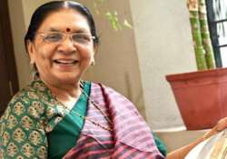 gujarat cm gives homework to award winning school principals