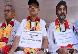 orop row ex servicemen meet defence minister manohar parrikar