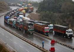 srinagar jammu highway partially reopens as weather improves