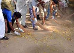 government officials to pledge 100 hours every year towards cleanliness