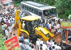 1 killed 16 hurt in bus milk tanker collision