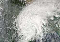 hudhud to make landfall in ap near vizag on oct 12