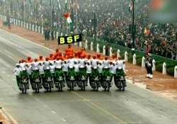 obama thumbs up to bsf janbaz team s daredevil stunts