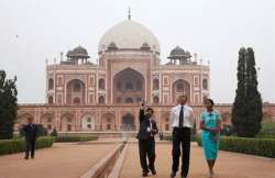 obamas visit humayun s tomb interact with children