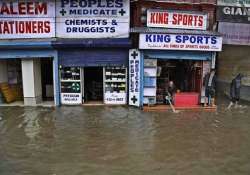 flood alert in srinagar as jhelum crosses danger mark