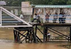 train services in west bengal hit by heavy rains