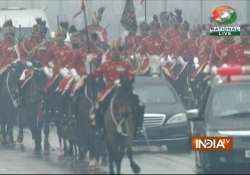 republic day celebration obama arrives in own vehicle for the parade