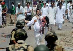 two injured in kashmir clash