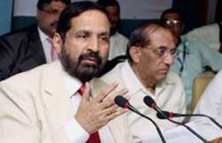 income tax dept turns on the heat on suresh kalmadi