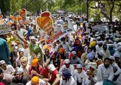 aap abetted farmer gajendra singh s suicide delhi police fir