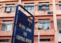 cbi arrests delhi police officer for taking bribe