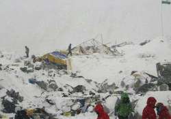 iaf rescues 16 mountaineers from pune stranded on mt everest