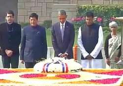 barack obama lays wreath at mahatma gandhi s memorial