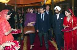 sarkozy carla welcomed jodhpuri style at taj palace hotel