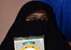 kashmiri separatist asiya andrabi booked for waving pak flag