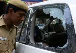 undertrial damages police van outside court