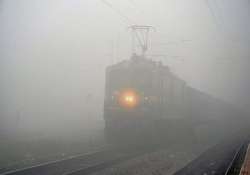 foggy morning in delhi delays 27 trains