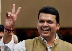 maharashtra cm devendra fadnavis promises houses for all cops in four years