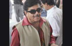 shatrughan slams gadkari s team says new wine in old bottle