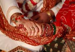 indians getting married at higher age fertility down census