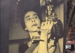 india s first woman photo journalist homai vyarawala dead at 98