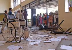 irate mob ransacks palghar hospital beat doctors in thane