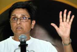 kiran bedi attacks sonia