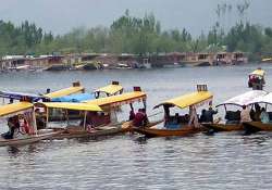 kashmir woos tourists with fortnight long fest