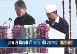 kejriwal becomes delhi cm at public ceremony