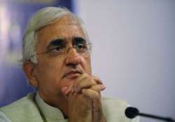 khurshid terms kejriwal as runaway groom