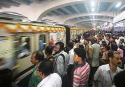 kolkata metro to run 76 extra trains during durga puja