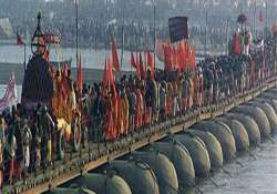 kumbh mela to witness battle of shankaracharyas as digvijay supports swarupanand