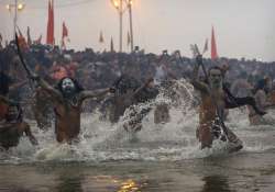 lakhs take holy dip at maha kumbh on paush poornima