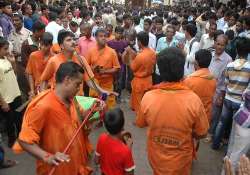 lakhs take part in mumbai jagannath yatra