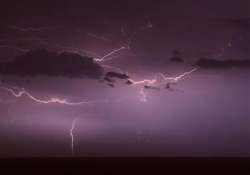 lightning kills five farmers in godda