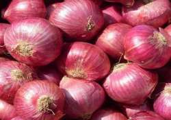 mns sells onion at rs 25 a kg in mumbai